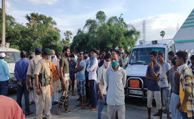 Covid-19 Bihar Update : सारण में 308 कोरोना सदिग्धों की जांच में तीन की रिपोर्ट पॉजिटिव, सीवान सीमा पर पुलिस ने बढ़ायी सख्ती