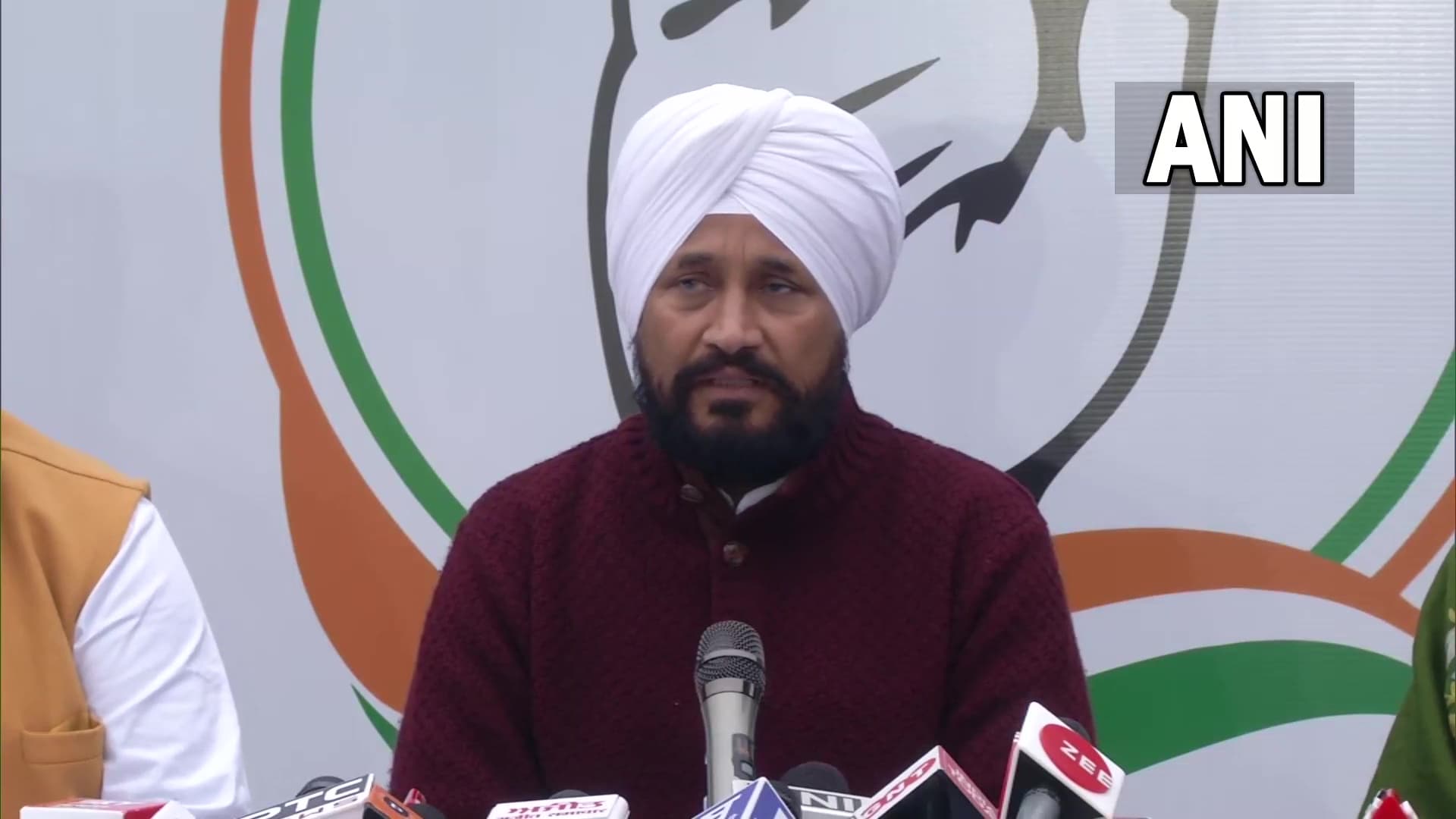 Punjab Election 2022: ‘चन्नी अनुसूचित जाति के सीएम, मनोबल गिराने की कोशिश’, कार्रवाई से भड़की कांग्रेस
