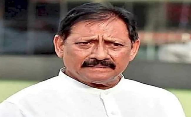 चेतन भगत ने विधु विनोद चोपड़ा पर लगाया आरोप, बोले- मुझे आत्महत्या के करीब...