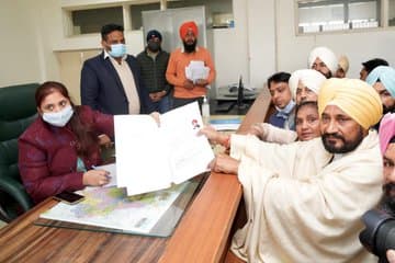Punjab Election 2022: सीएम चन्नी ने बरनाला के भदौड़ से दाखिल किया नामांकन, अरविंद केजरीवाल ने कसा तंज