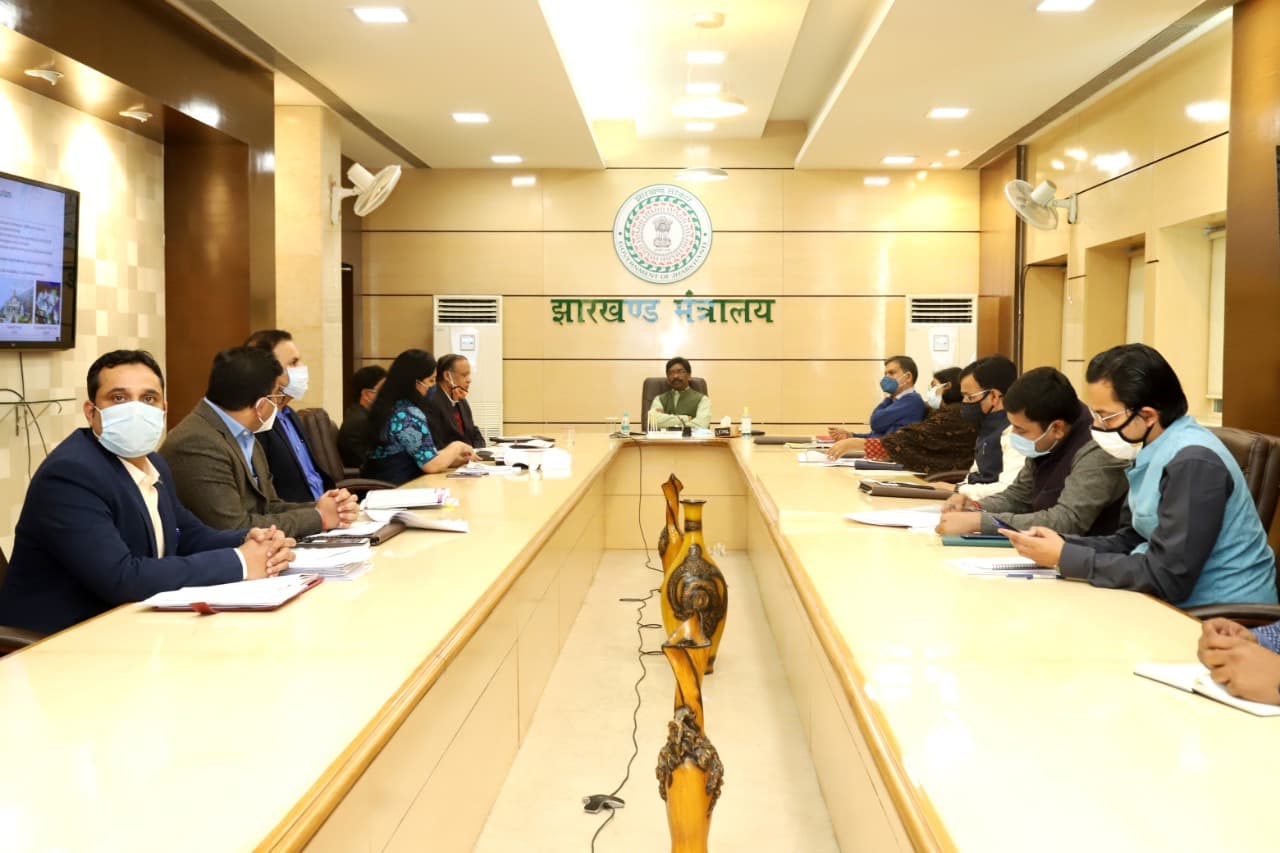 झारखंड के मुख्यमंत्री हेमंत सोरेन बोले, अत्याधुनिक सुविधाओं से लैस हों अस्पताल, मरीजों को मिले 24 घंटे सेवा झारखंड के मुख्यमंत्री हेमंत सोरेन बोले, अत्याधुनिक सुविधाओं से लैस हों अस्पताल, मरीजों को मिले 24 घंटे सेवा
