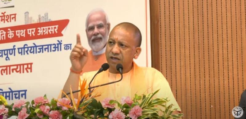 सीएम योगी बोले- भारत में मिल रहा फ्री राशन और पाकिस्तान में रोटी के लाले, सफाई मित्रों के लिए बनेगा बोर्ड