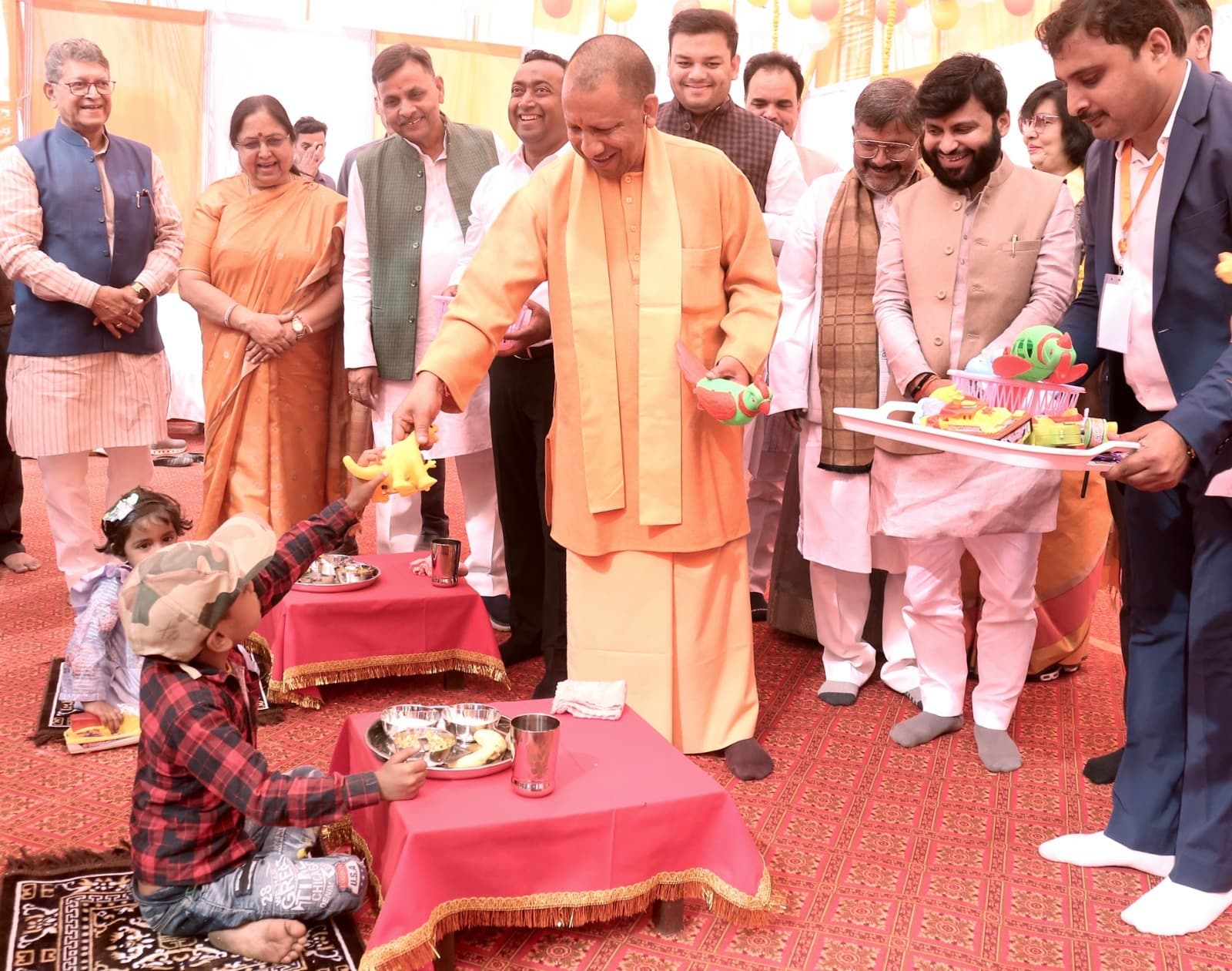 UP News: आंगनबाड़ी केंद्रों पर बच्चों को मिलेगा हॉट कुक्ड मील, सीएम योगी ने अयोध्या से की शुरुआत