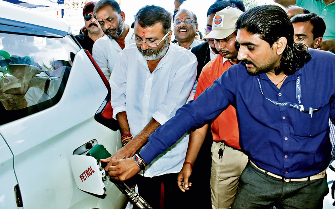 देवघर में खुला संथाल परगना का पहला CNG स्टेशन, सांसद डॉ निशिकांत दुबे ने किया उद्घाटन