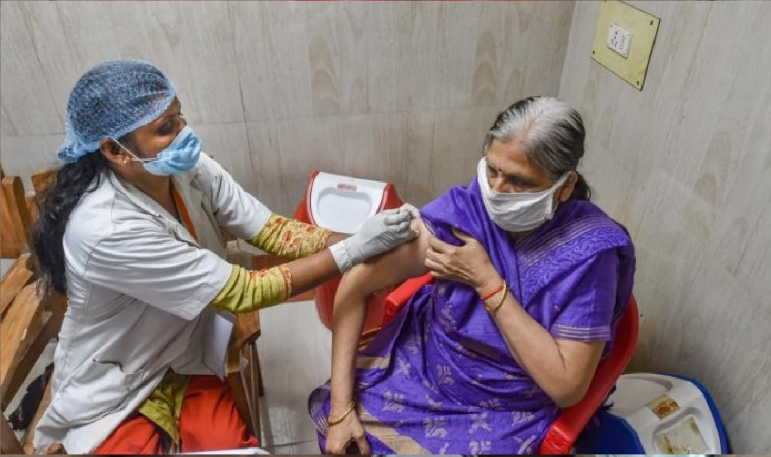 कोरोना वैक्सीनेशन ने यूपी में पकड़ी रफ्तार, पिछले 24 घंटे में 18 लाख लोगों को पड़ा टीके का डोज