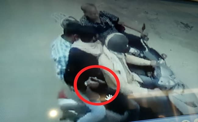 बिहार : सीतामढ़ी में बदमाशों ने दिनदहाड़े साइकिल व्यवसायी को गोली मारी, मौत