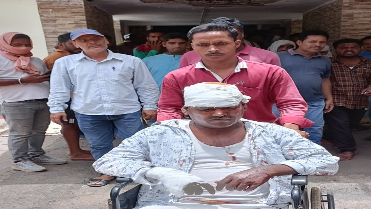 Jharkhand Crime News: झारखंड के मैक्लुस्कीगंज में अपराधियों ने दिनदहाड़े लेवी के लिए मारी गोली, RIMS रेफर