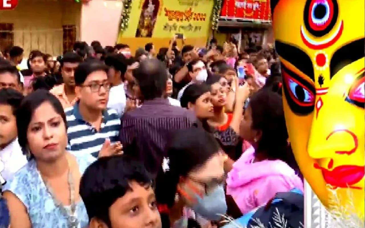 Durga puja 2022 : आज महानवमी की धूम, पंडालों में सुबह से ही उमड़ने लगी है दर्शनार्थियों को भीड़