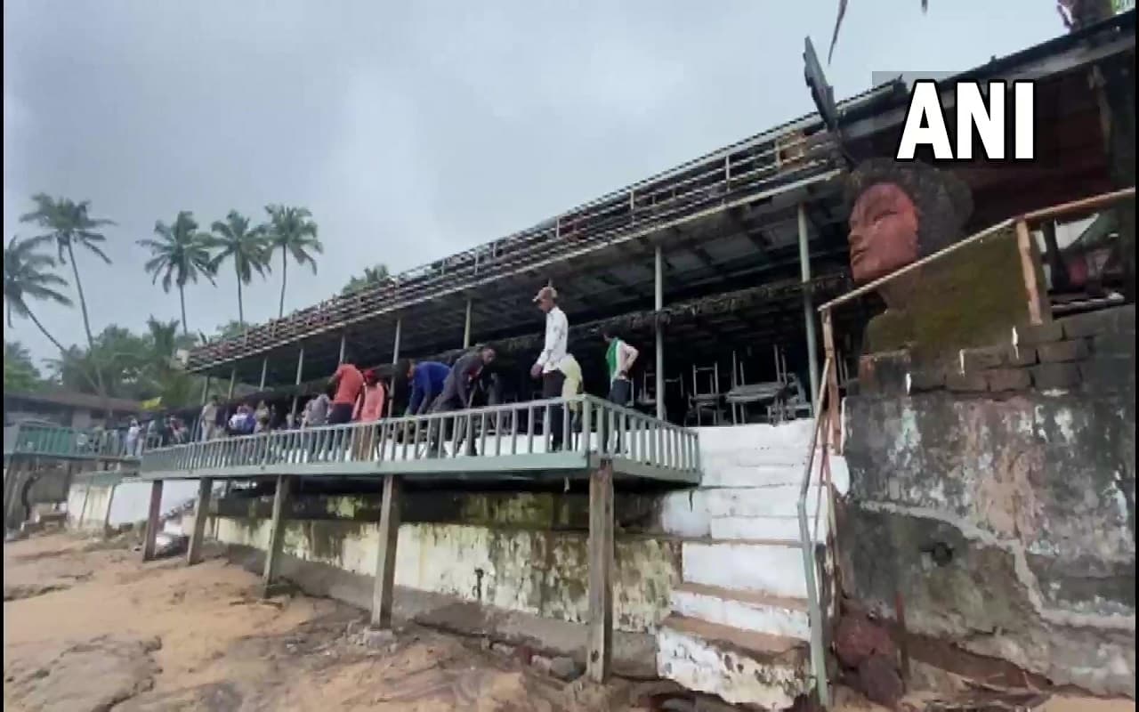 Sonali Phogat Death: सुप्रीम कोर्ट ने कर्लीज रेस्तरां गिराने पर रोक लगायी, चलाया जा रहा था बुलडोजर