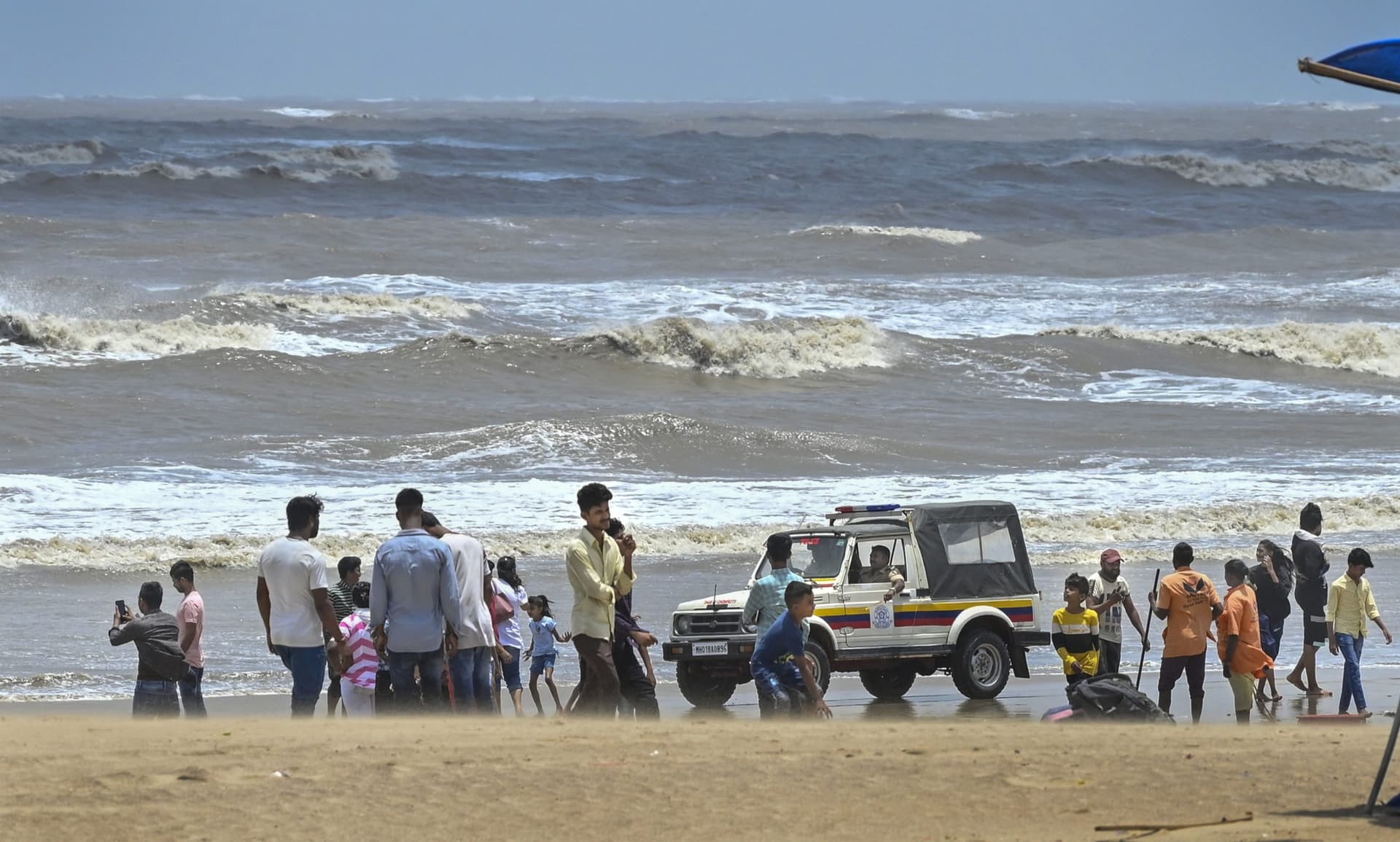 Cyclone Biporjoy : कच्छ के जखाऊ पत्तन में होगा लैंडफाॅल, 190 किलोमीटर/ घंटे की रफ्तार से चल सकती हैं हवाएं