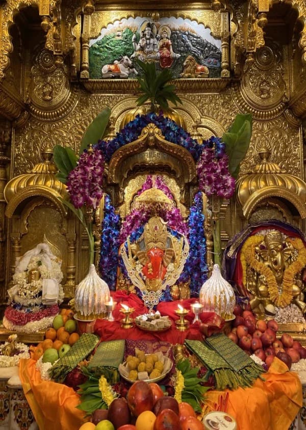 Ganesh Chaturthi 2023: सज गया है लालबाग के राजा का दरबार, QR कोड स्कैन कर करें अब लाइव दर्शन