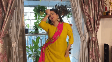 ‘मेरा चांद’ गाने पर सपना चौधरी ने किया धमाकेदार डांस, करवा चौथ पर बार-बार देखा जा रहा ये VIDEO