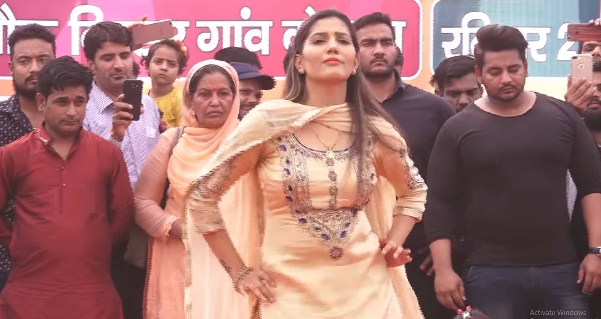 सपना चौधरी ने ‘मरोड़’ गाने पर किया जबरदस्त डांस, एक्सप्रेशन देख फैंस हुए फिदा