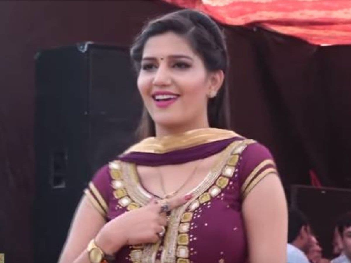 सपना चौधरी का ‘चेतक’ गाने पर डांस देख लोगों की बढ़ गईं धड़कनें, आप भी देखिए वायरल VIDEO