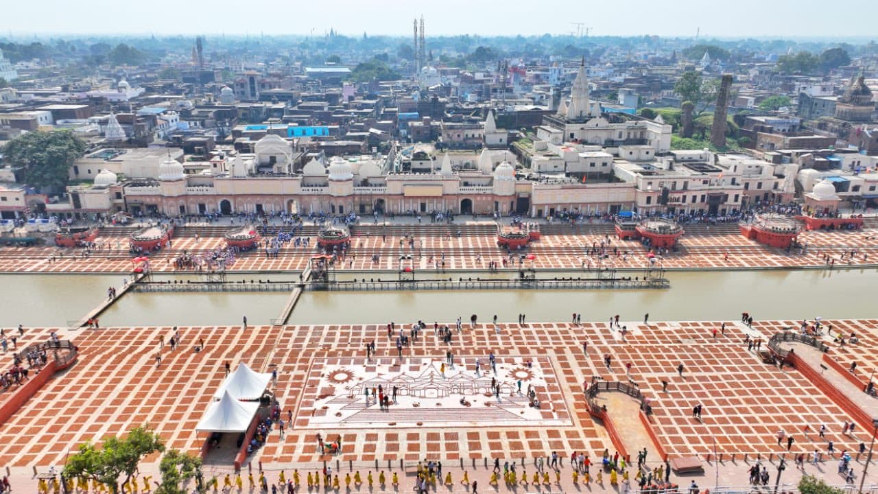 Ayodhya Deepotsav 2022: अयोध्या में बनेगा 15 लाख दीपों का रिकार्ड, तैयारियां पूरी, देखें फोटो