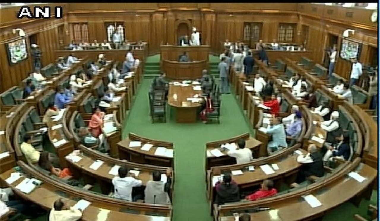 Delhi Vidhan Sabha: आप विधायकों को परिसर से बाहर रोके जाने पर हुआ हंगामा