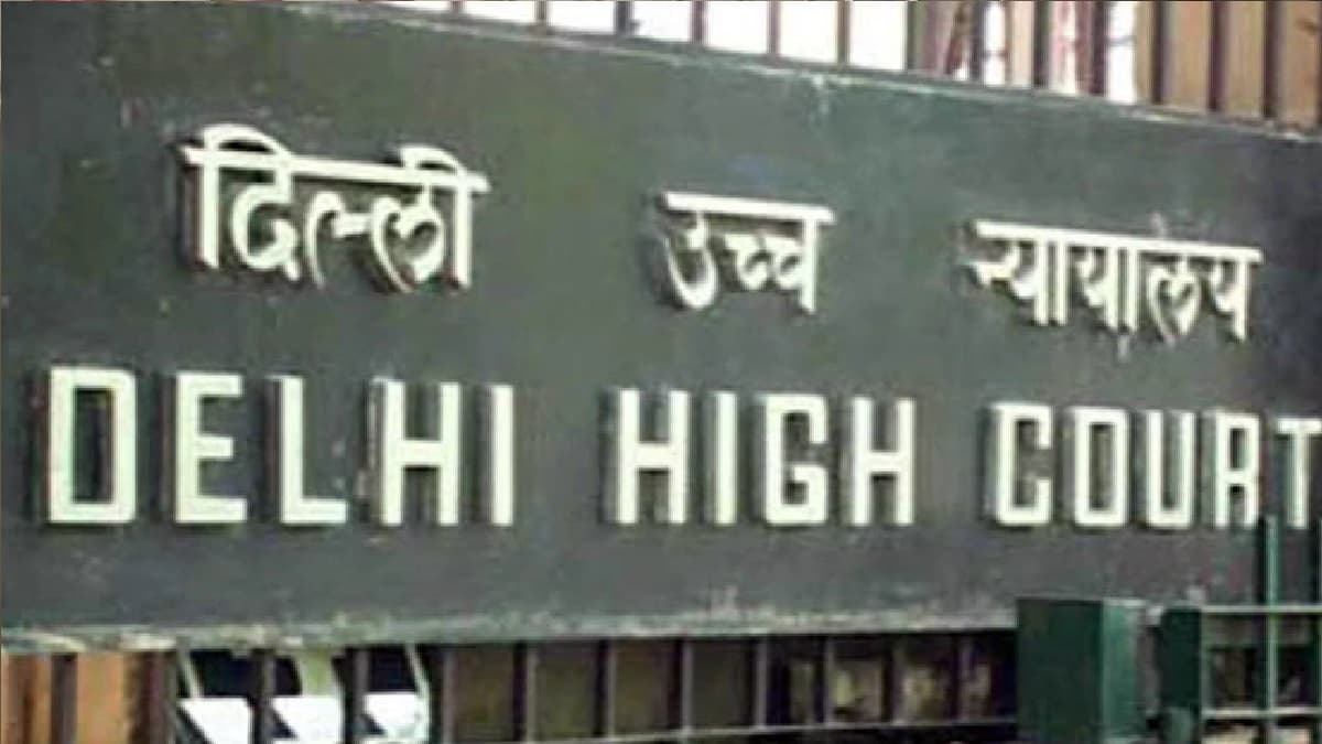 बोर्ड की परीक्षा देने वाले विद्यार्थियों के टीकाकरण के लिए याचिका दायर, केंद्र से दिल्ली सरकार से जवाब तलब