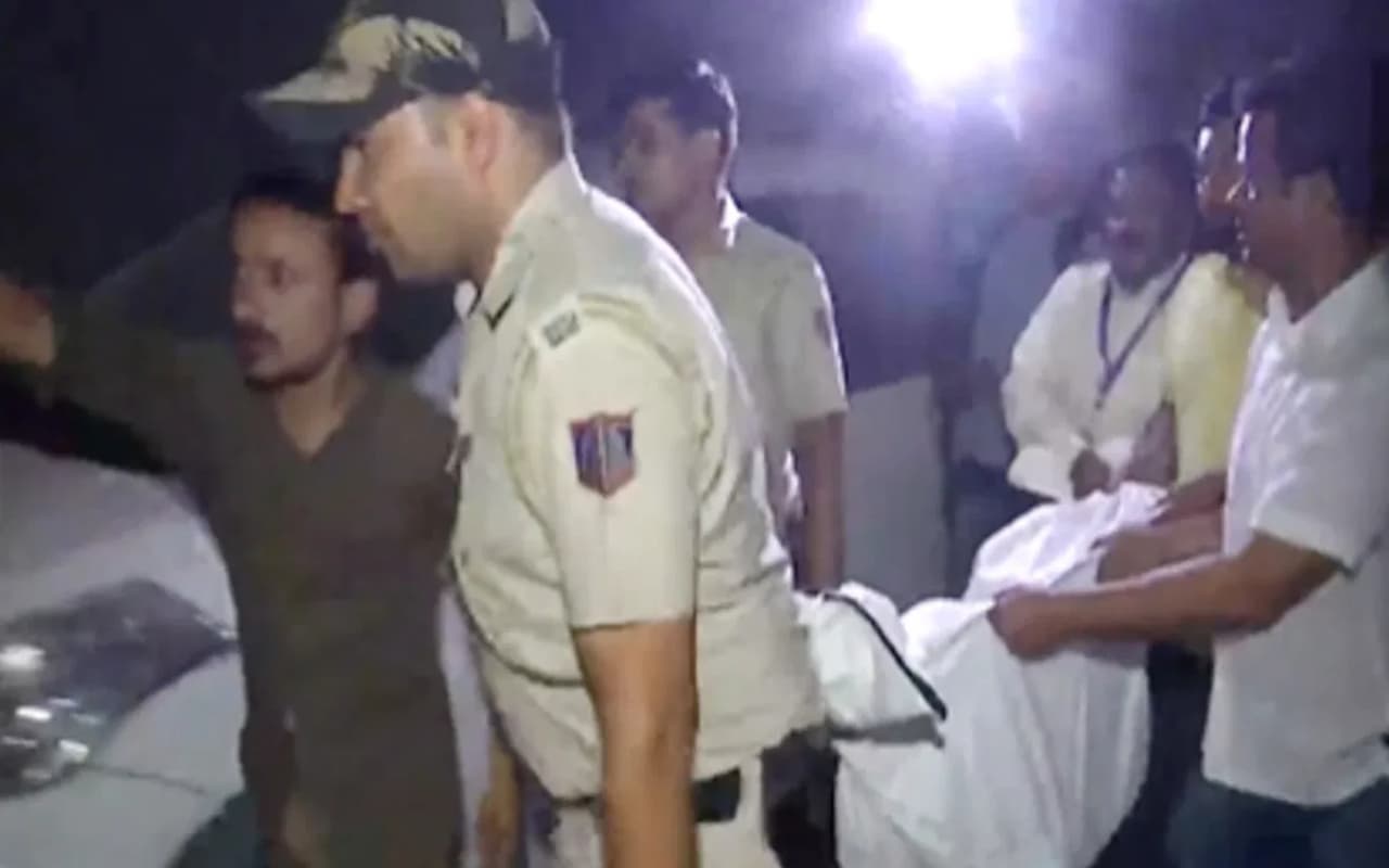 Delhi Crime: जामिया नगर की फैक्ट्री में मिली 2 बच्चों की लाश, लकड़ी के बक्से में थे बंद, जांच में जुटी पुलिस