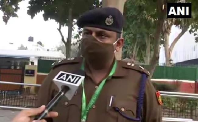 Kisan Tractor Rally : ट्रैक्टर परेड के दौरान हुई हिंसा पर दिल्ली पुलिस ने कहा, सरकारी संपत्तियों को पहुंचाया गया नुकसान