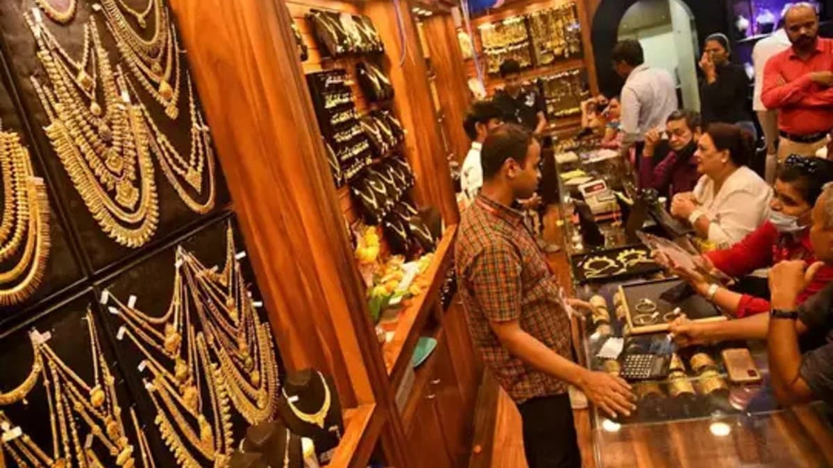 Dhanteras 2023: यूपी में धनतेरस पर 17 हजार करोड़ का कारोबार, ऑटोमोबाइल-सराफा सेक्टर में ब्रिकी का टूटा रिकॉर्ड