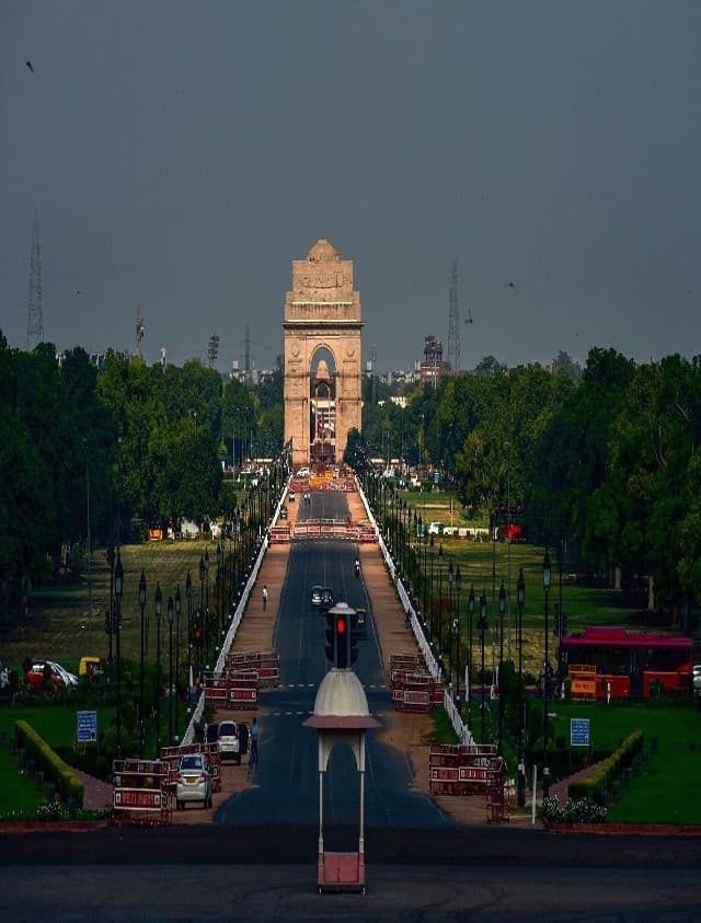 Travel In Delhi: फॉरेन कंट्री में घूमने का है मन, तो दिल्ली की इन जगहों पर जरूर जाएं, विदेश जाएंगे भूल