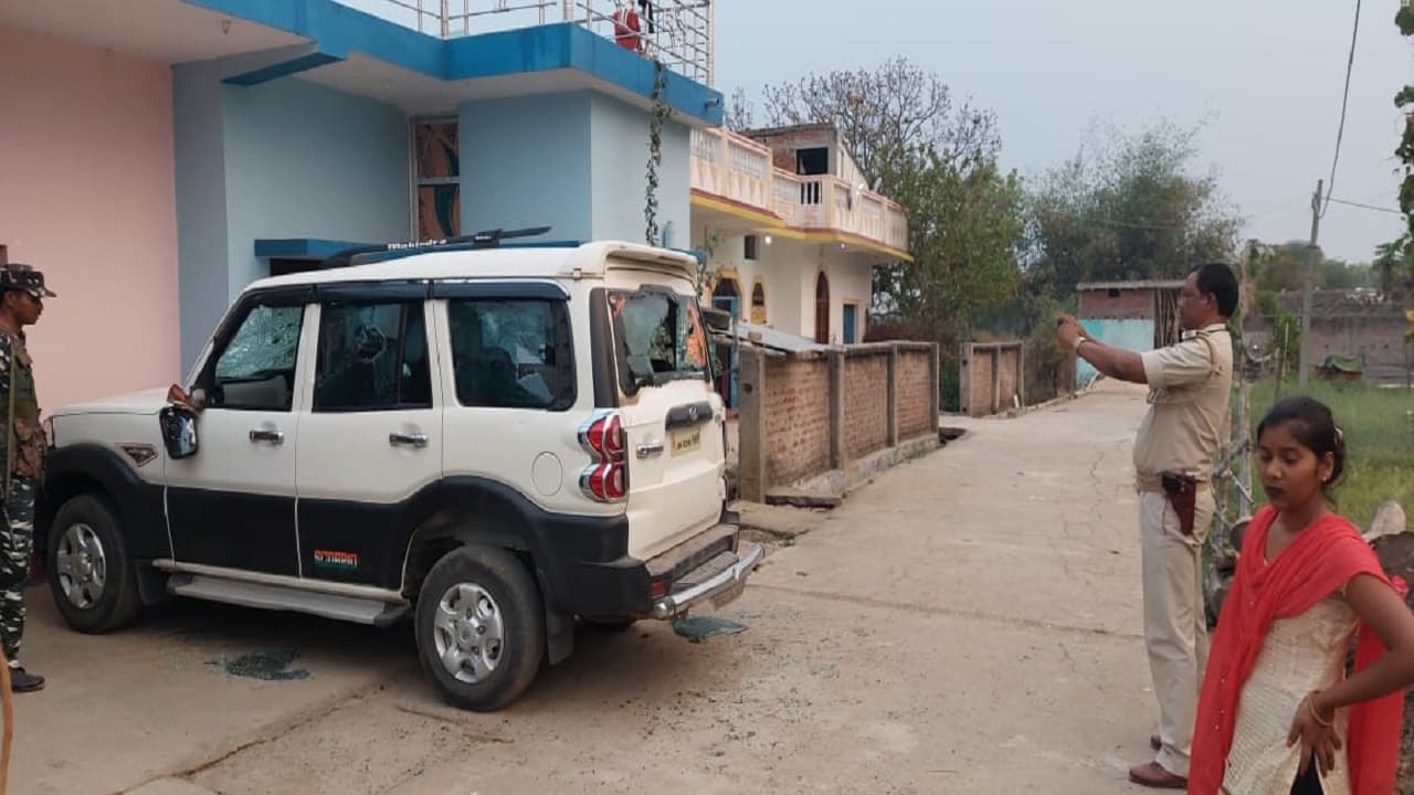 Jharkhand News: शराब पीने जाने के लिए मांगी स्कॉर्पियो, नहीं देने पर दी धमकी, जानलेवा हमले में 3 लोग घायल Jharkhand News: शराब पीने जाने के लिए मांगी स्कॉर्पियो, नहीं देने पर दी धमकी, जानलेवा हमले में 3 लोग घायल