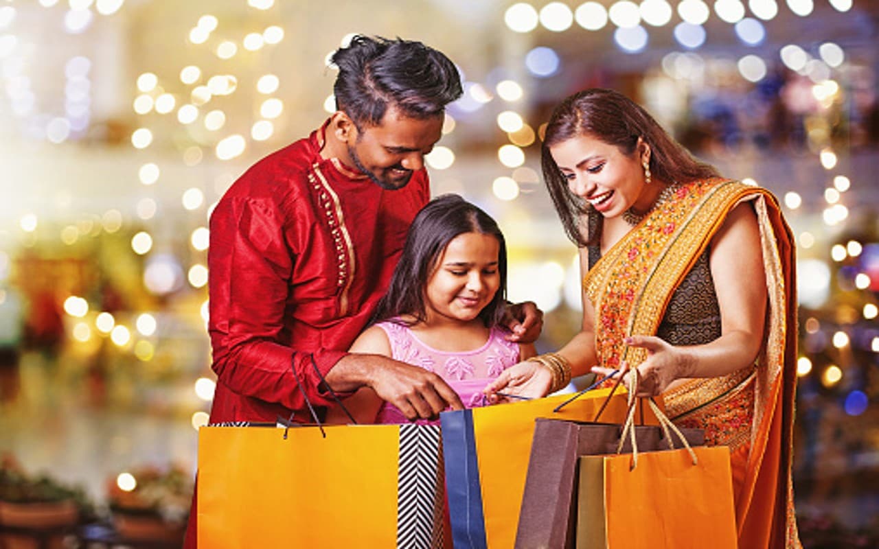 Dhanteras 2023: दिन के 11:47 से लग रही त्रयोदशी तिथि, राशि के अनुसार खरीदें सामान, जानें धनतेरस शुभ मुहूर्त