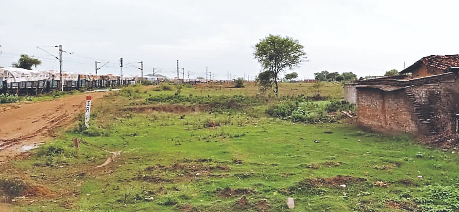 चतरा में बगैर मुआवजा दिये रैयतों की जमीन पर बना दिया गया कालीकरण पथ