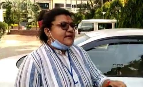 आरामबाग की TMC कैंडिडेट सुजाता मंडल खान पर हमला, BJP पर आरोप, चुनाव आयोग ने मांगी रिपोर्ट