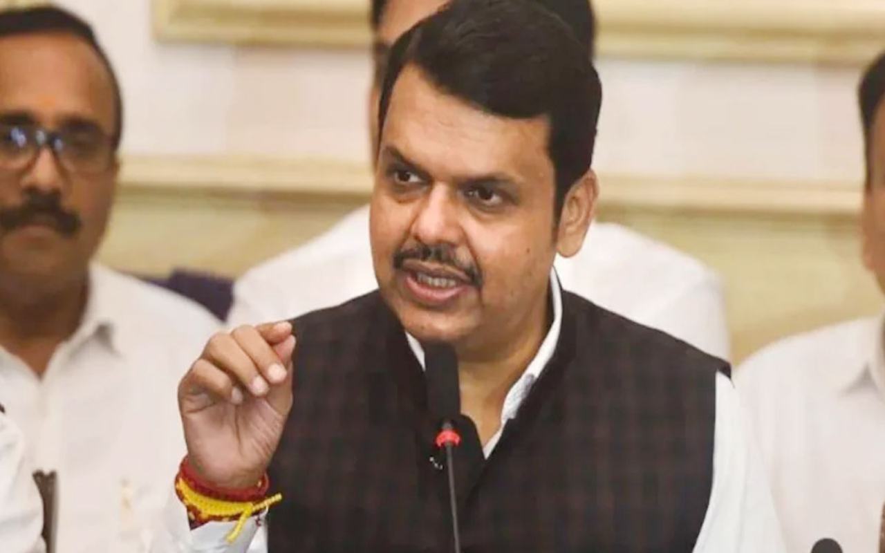 Maharashtra: संजय राउत ने मुख्यमंत्री शिंदे के बेटे पर लगाया धमकी देने का आरोप, फडणवीस ने भी किया पलटवार