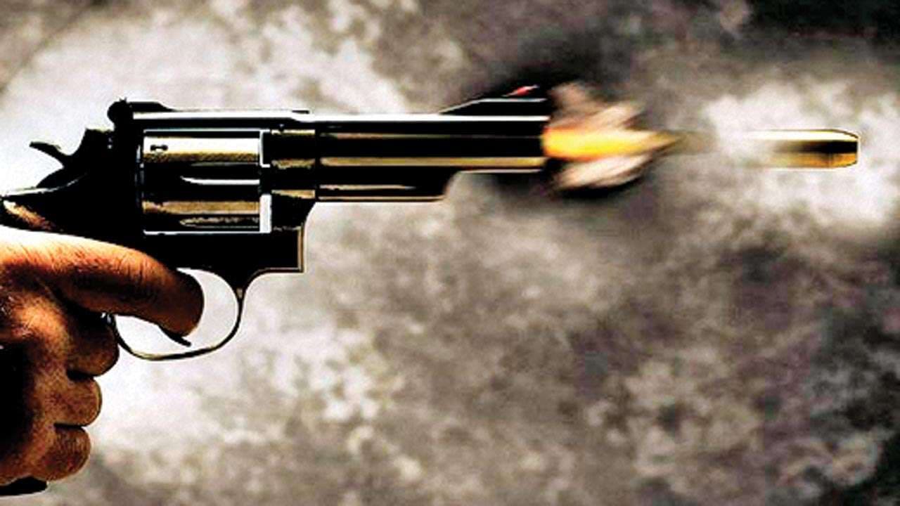 Prayagraj News: बर्थडे पार्टी में डांस करते समय हो गया विवाद, गोली चलने से युवक की हालत गंभीर, जांच शुरू