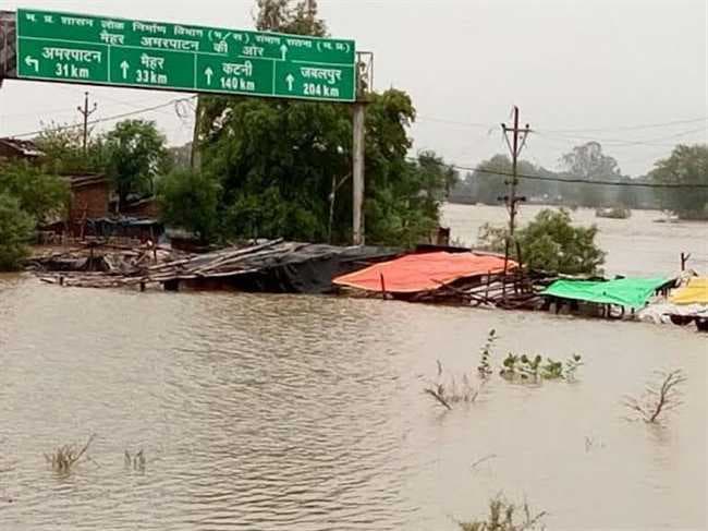 कोरोना के बाद अब चीन में आया बाढ़, 12 लोगों की मौत