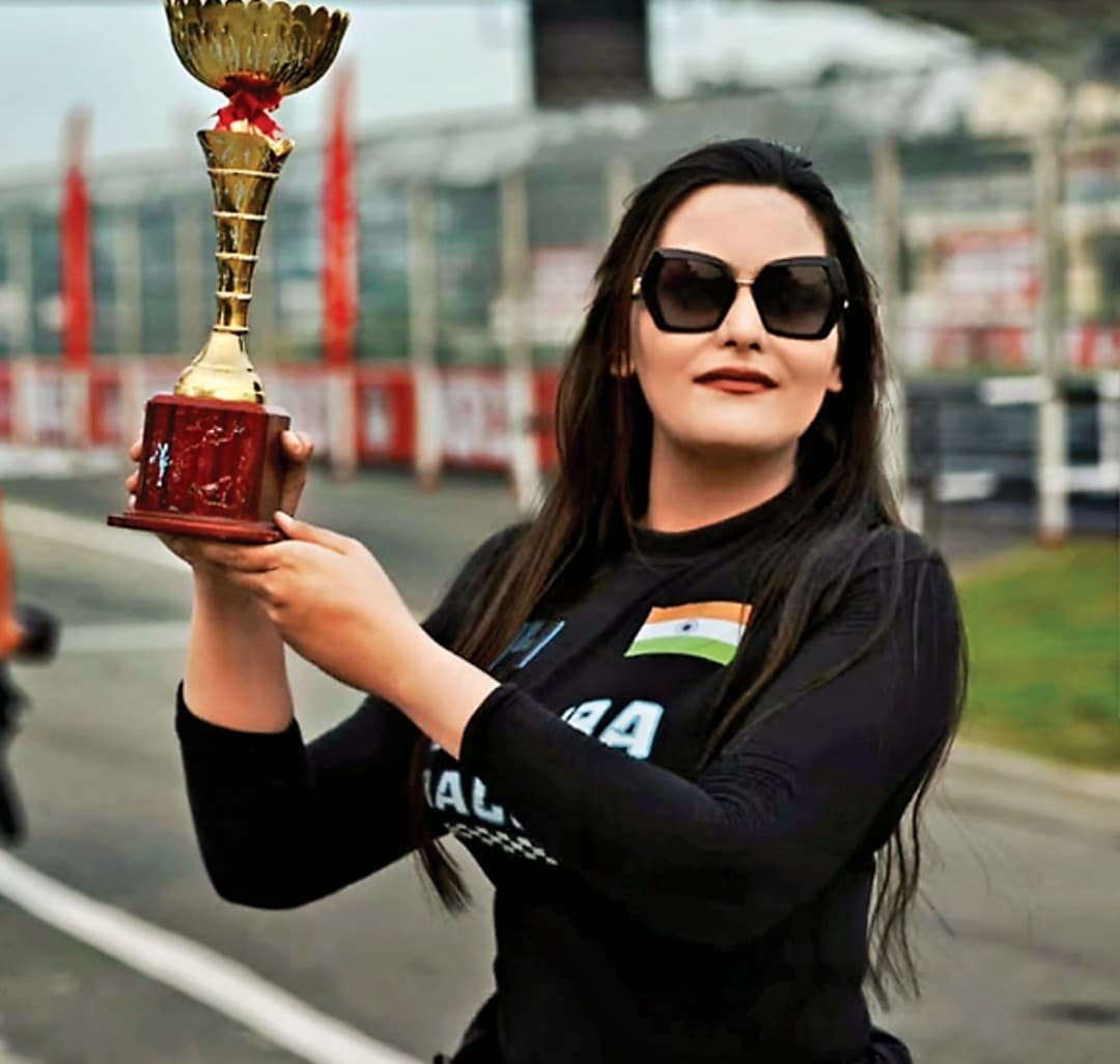 खिलौनों की कार से खेलने की शौक ने हुमैरा मुश्ताक को बनाया फॉर्मूला रेसर