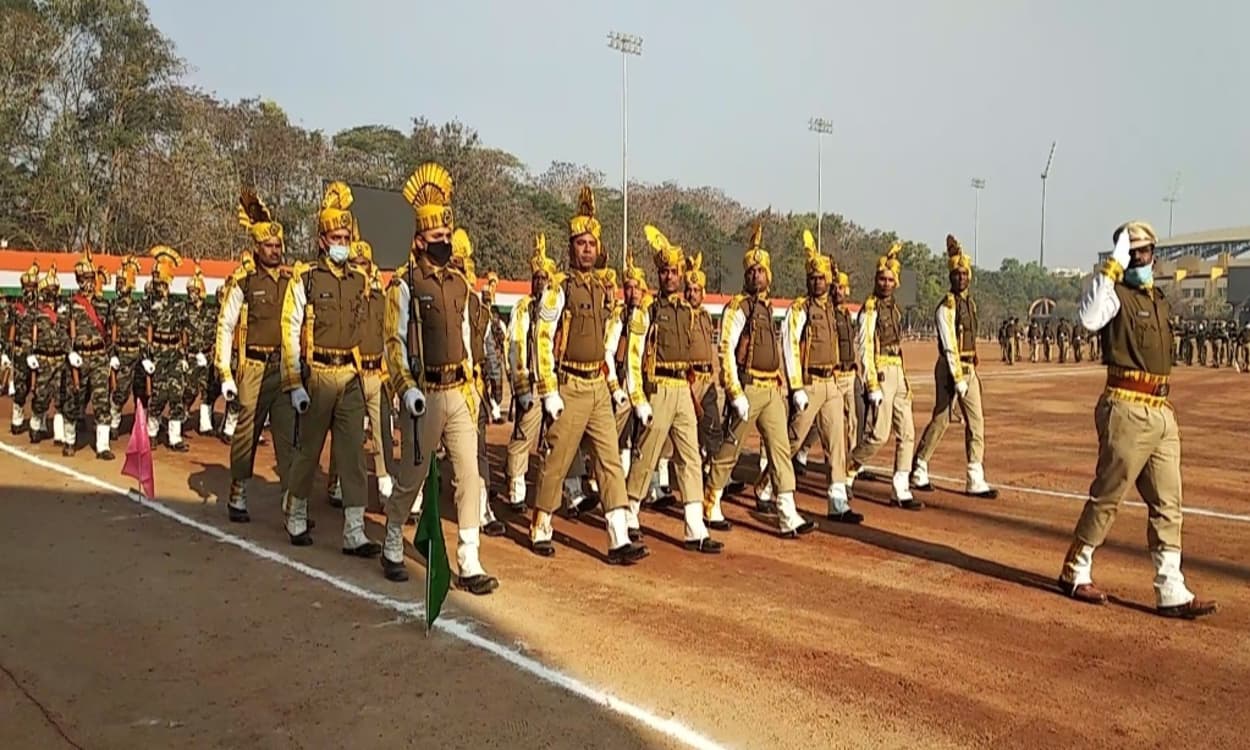 Republic Day 2021 : रांची के मोरहाबादी मैदान में हुआ फुल ड्रेस रिहर्सल, डीसी समेत अन्य अधिकारियों ने परेड का किया निरीक्षण