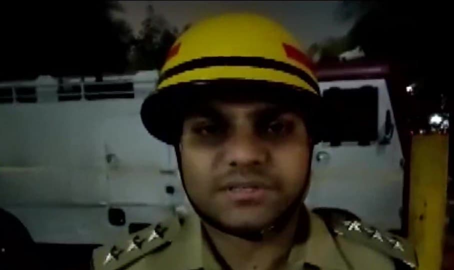 गाजियाबादः वैशाली मेट्रो स्टेशन की दुकानों में लगी आग, फायर टेंडर की 4 गाड़ियों ने पाया काबू, लाखों का नुकसान