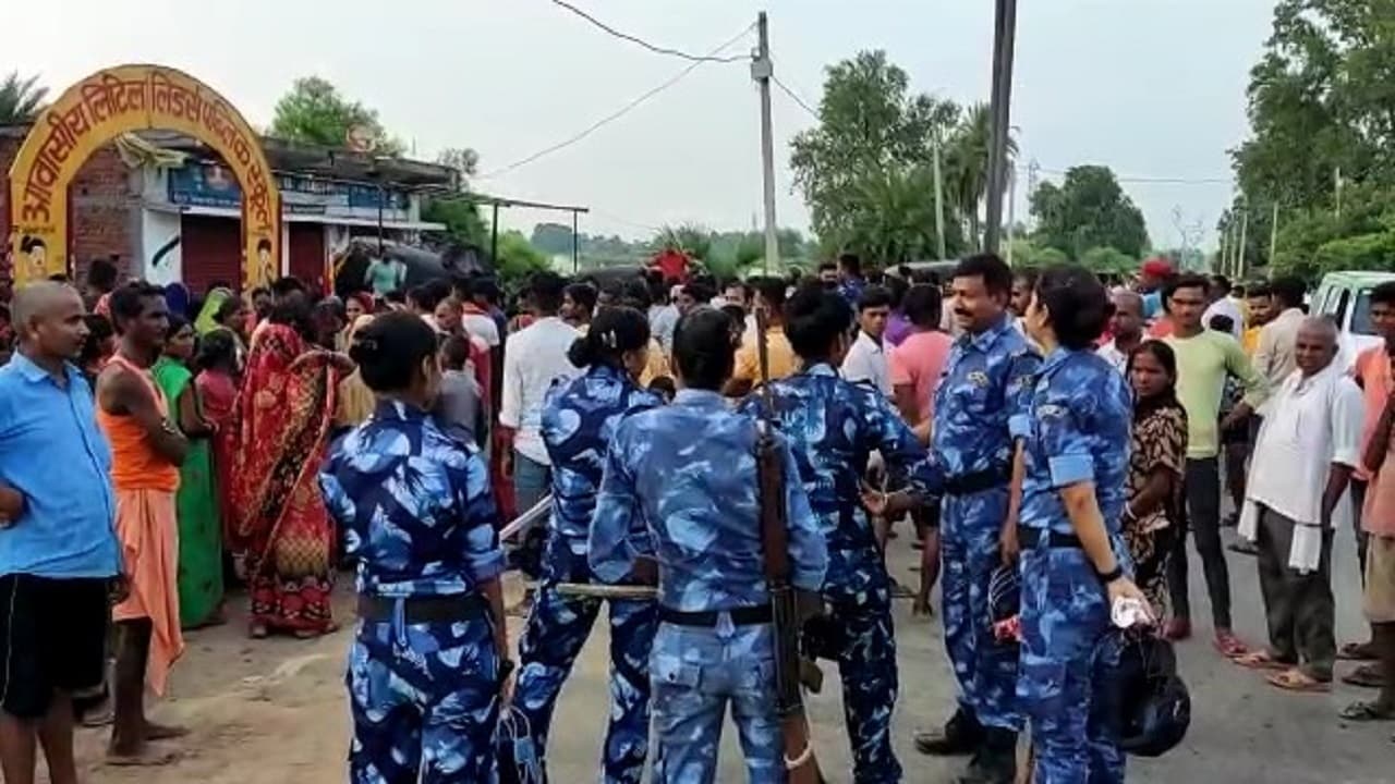 यूपी की तर्ज पर चली रोहतास पुलिस, चौक-चौराहे पर लगाया उपद्रवियों का पोस्टर