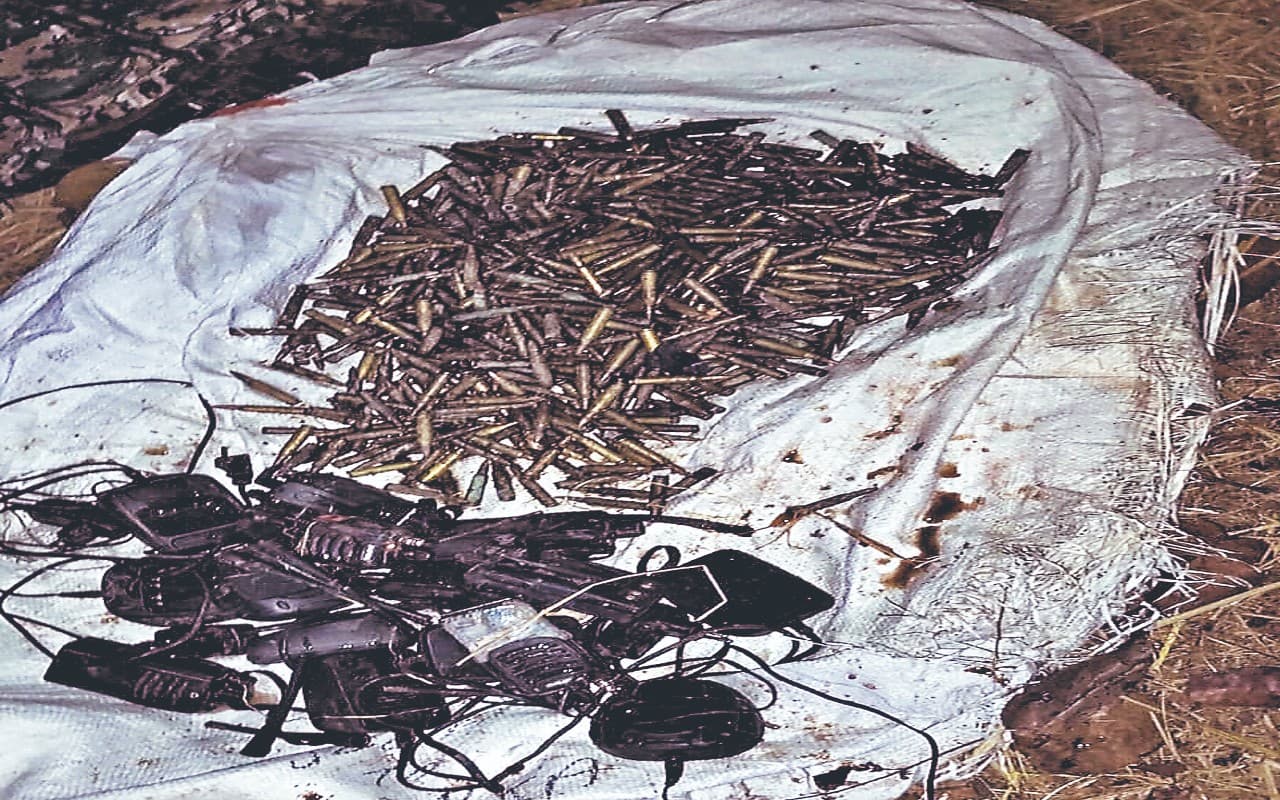 Jharkhand Naxal News: बुढ़मू में उग्रवादियों और पुलिस के बीच मुठभेड़, 40 राउंड चलीं गोलियां Jharkhand Naxal News: बुढ़मू में उग्रवादियों और पुलिस के बीच मुठभेड़, 40 राउंड चलीं गोलियां