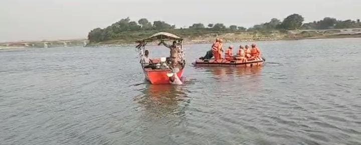 गोरखपुरः राप्ती नदी में नहाने गया भोलू डूबा, बचाने गए दो किशोर भी डूबे, एक का शव बरामद, रेस्क्यू जारी