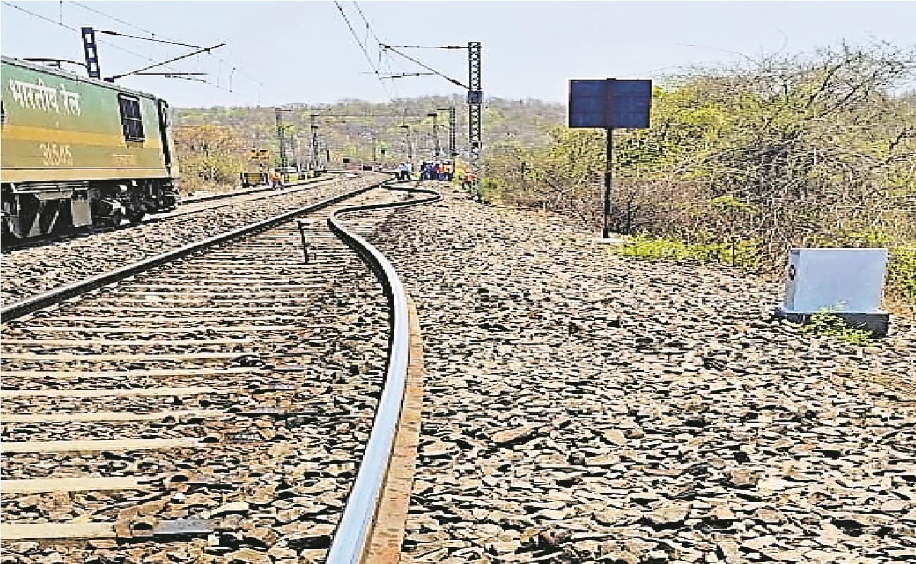 बिहार में प्रचंड गर्मी से टेढ़ी हो गयी रेल की पटरी, बच गयी हटिया-पटना एक्सप्रेस, तीन घंटे तक फंसी रहीं ट्रेन