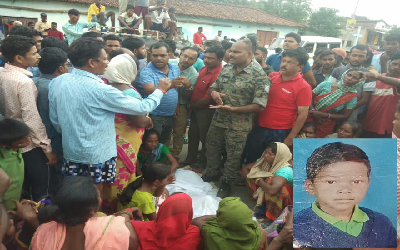 11 हजार वोल्ट के तार की चपेट में आने से छात्र की मौत, गुमला में गुस्साए लोगों ने घंटों NH- 78 किया जाम