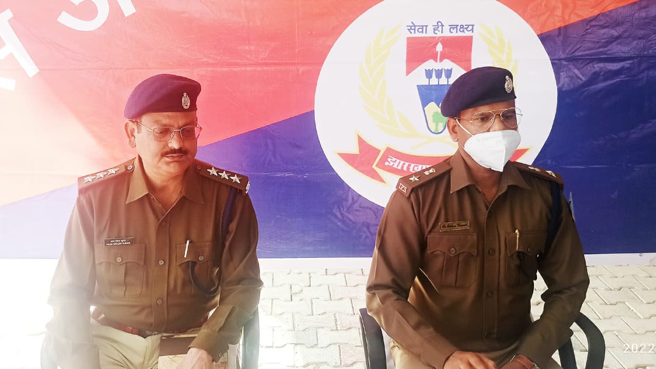 Jharkhand news: गुमला SP और DSP आपस में उलझे, रात में घंटों चला हाई-वोल्टेज ड्रामा, यहां जानें पूरा मामला