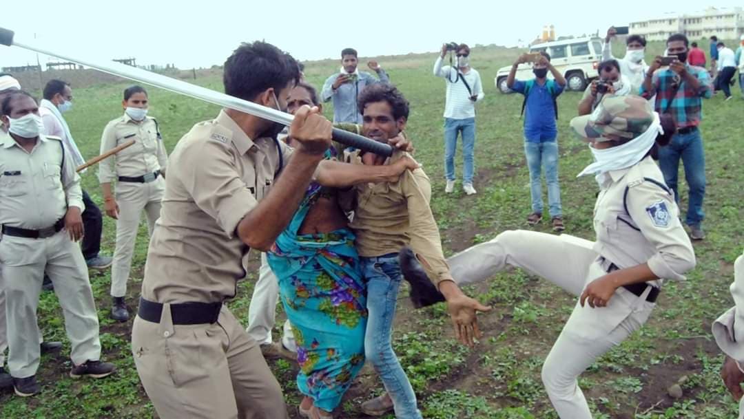 MP : गुना में पुलिसिया बर्बरता के बाद एक्शन में सरकार- आईजी, एसपी और डीएम को हटाया, कांग्रेस हुई हमलावर