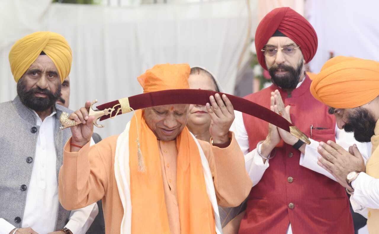Guru Nanak Jayanti 2023: सीएम योगी पहुंचे आशियाना गुरुद्वारा, प्रकाश पर्व कार्यक्रम में हुए शामिल देखें Photo