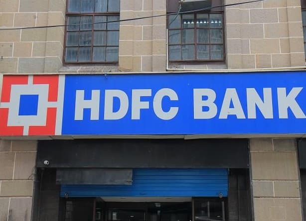 बिहार के हाजीपुर में HDFC Bank से दिन दहाड़े एक करोड़ की लूट