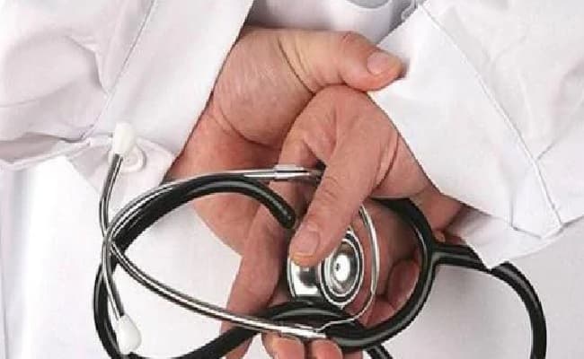 Cornavirus: स्वास्थ्यकर्मियों से भेदभाव या घर खाली कराने पर होगी सजा
