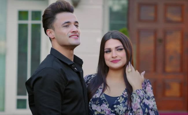 हिमांशी खुराना और आसिम रियाज के बीच आ गई है दूरी ? अभिनेत्री ने दिया ऐसा जवाब