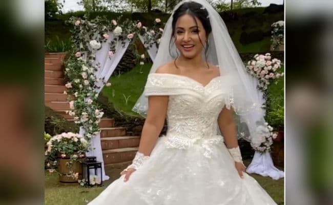 हिना खान ने व्‍हाइट गाउन में शेयर किया ये खूबसूरत VIDEO, ‘नागिन’ एक्‍ट्रेस को देख लोग कर रहे ऐसे कमेंट