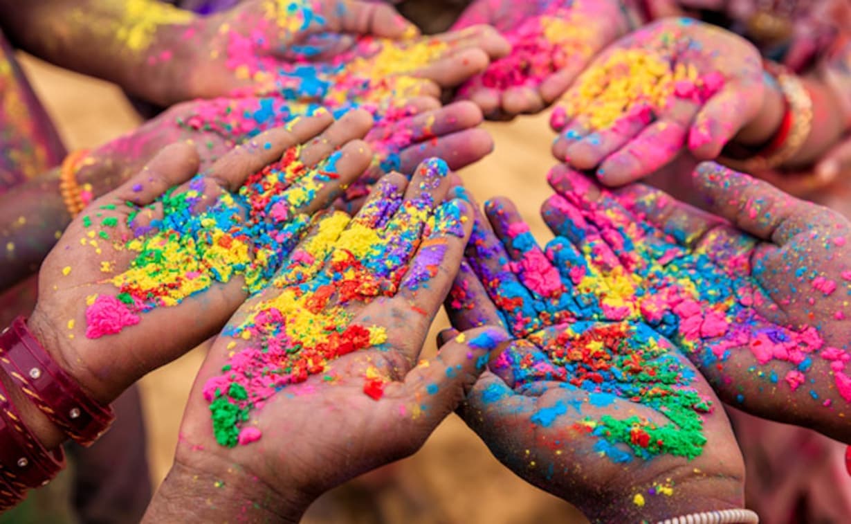 Holi 2023: यहां लोग नहीं खेलते रंगों की होली, जुदा है अंदाज, जानें क्या है वजह और क्यों चली आ रही है ये परंपरा