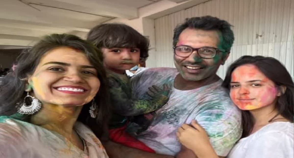 TMKOC की ‘रीटा रिपोर्टर’ ने ‘पुरानी सोनू’ संग मनाई होली, शेयर की गुलाल से सने चेहरों की फोटोज