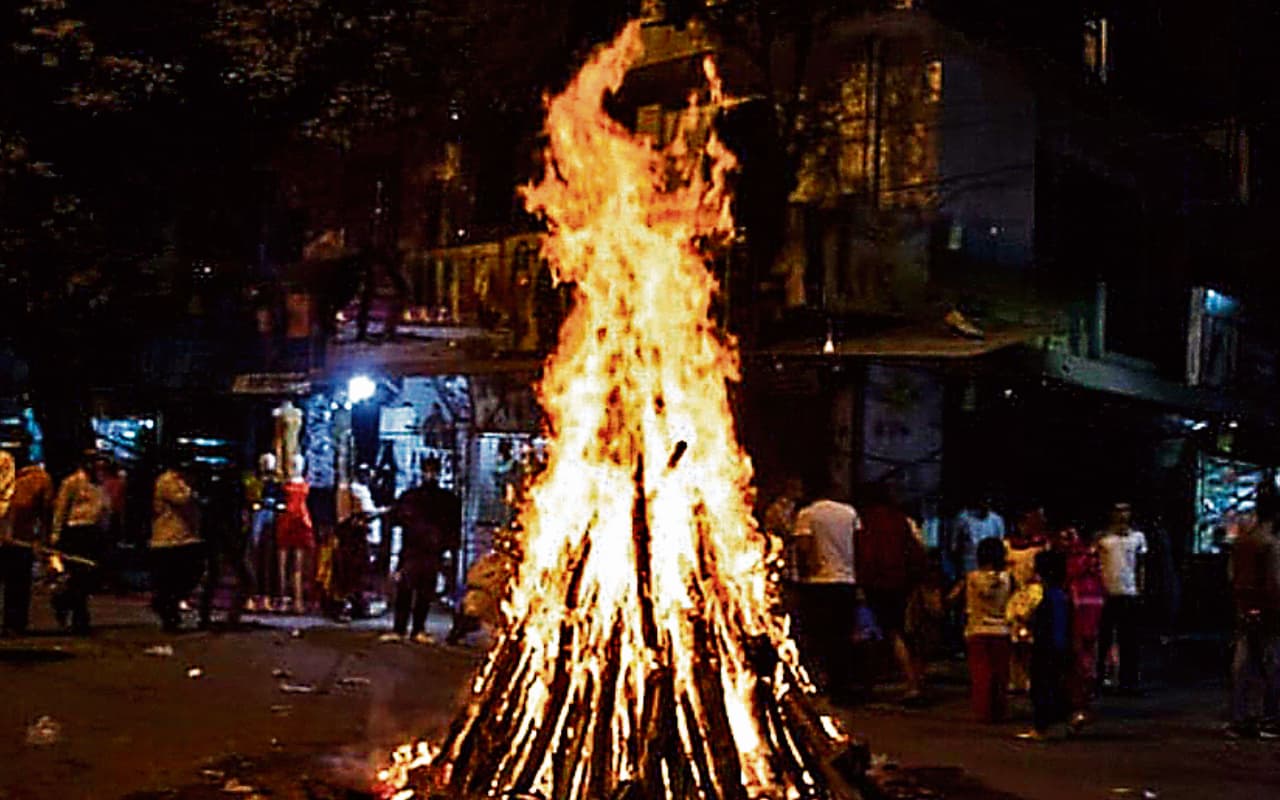 Holika Dahan: झारखंड में इस दिन होगा होलिका दहन, जानें शुभ मुहूर्त